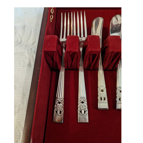 *VINTAGE QE CORONATION! SILVER PLATE FLATWARE/SILVERWARE, RARE, HTF SERVICE 8!* - Picture 6 of 9